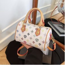 スタイリッシュな片肩掛けクロスボディバッグ